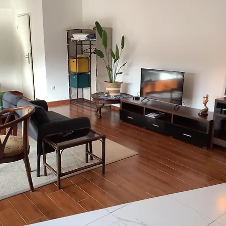 Sanhe Apartment *